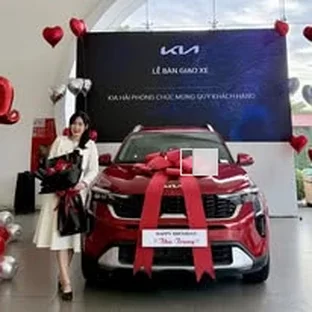 Kia Hải Phòng - Hoạt động hỗ trợ khách chọn xe tại Thủy Nguyên.